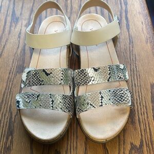 Vionic Women’s sandals, sz 9-1/2. Like New